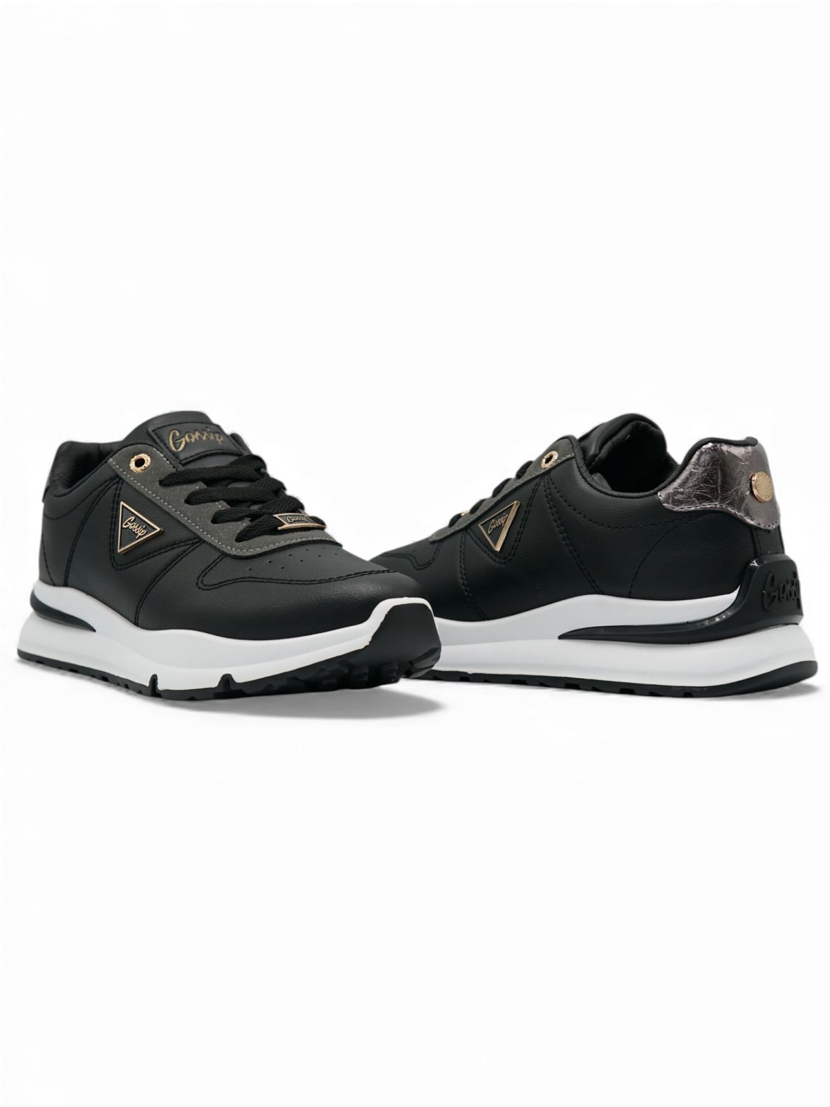 14339 – Zapatillas negras con detalles dorados para dama