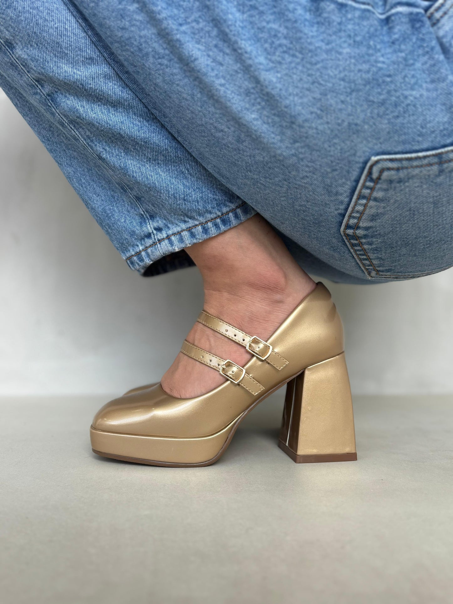 13520 - Zapatos Mary Jane para Mujer en Nude Metálico con Plataforma