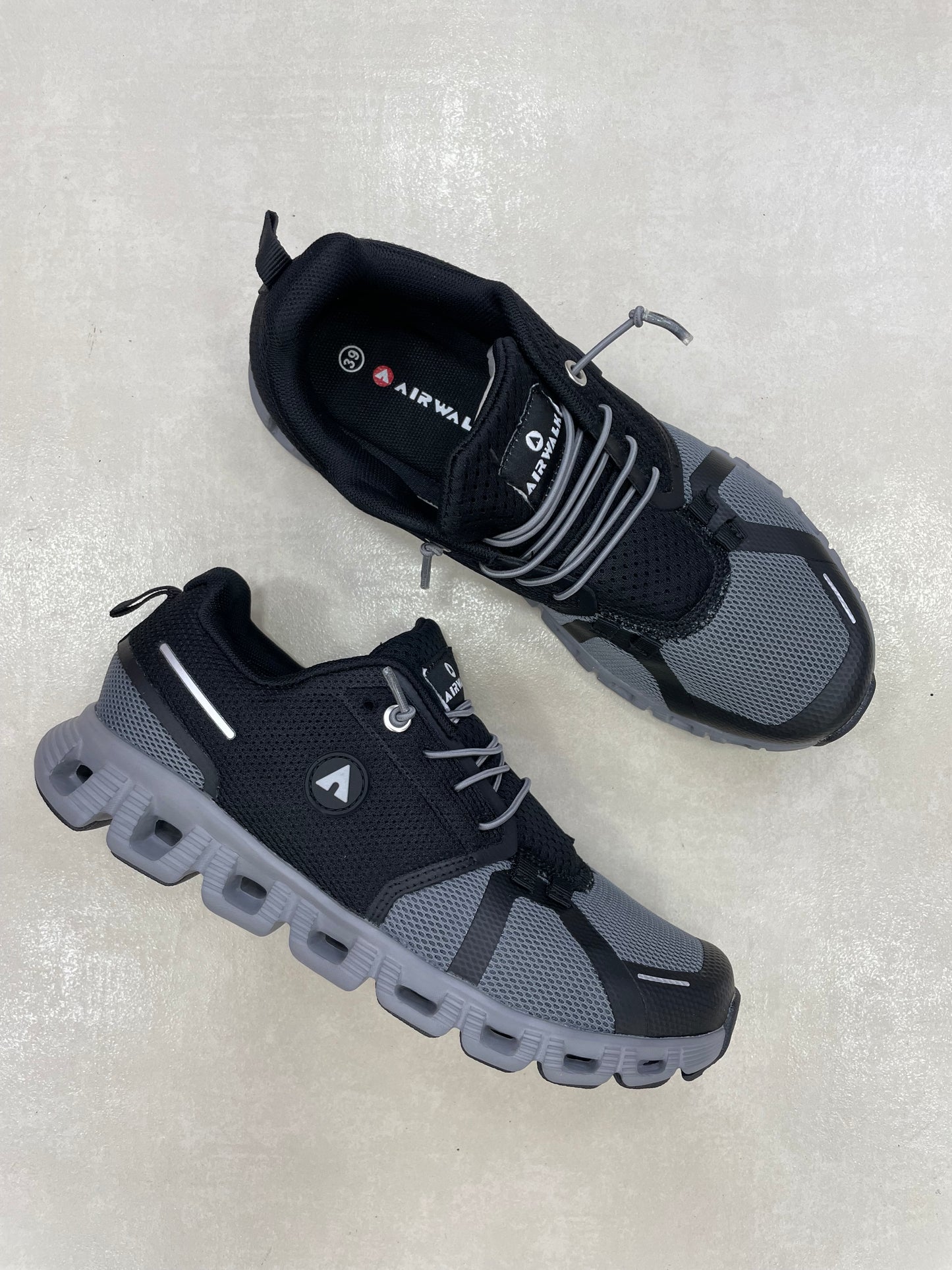 14292 – Tenis deportivos negros con detalles grises para hombre