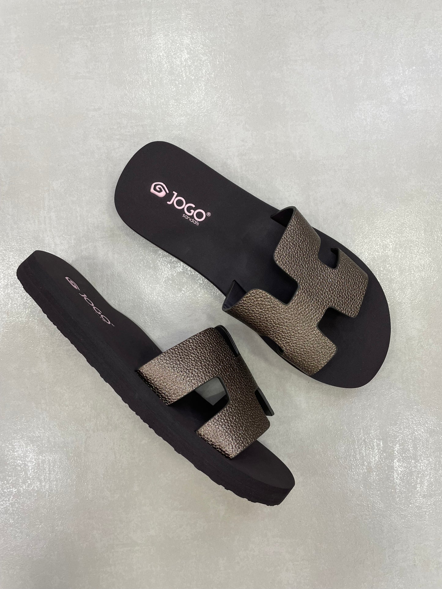 14386 – Sandalias Marrón Oscuro con Brillo Metálico