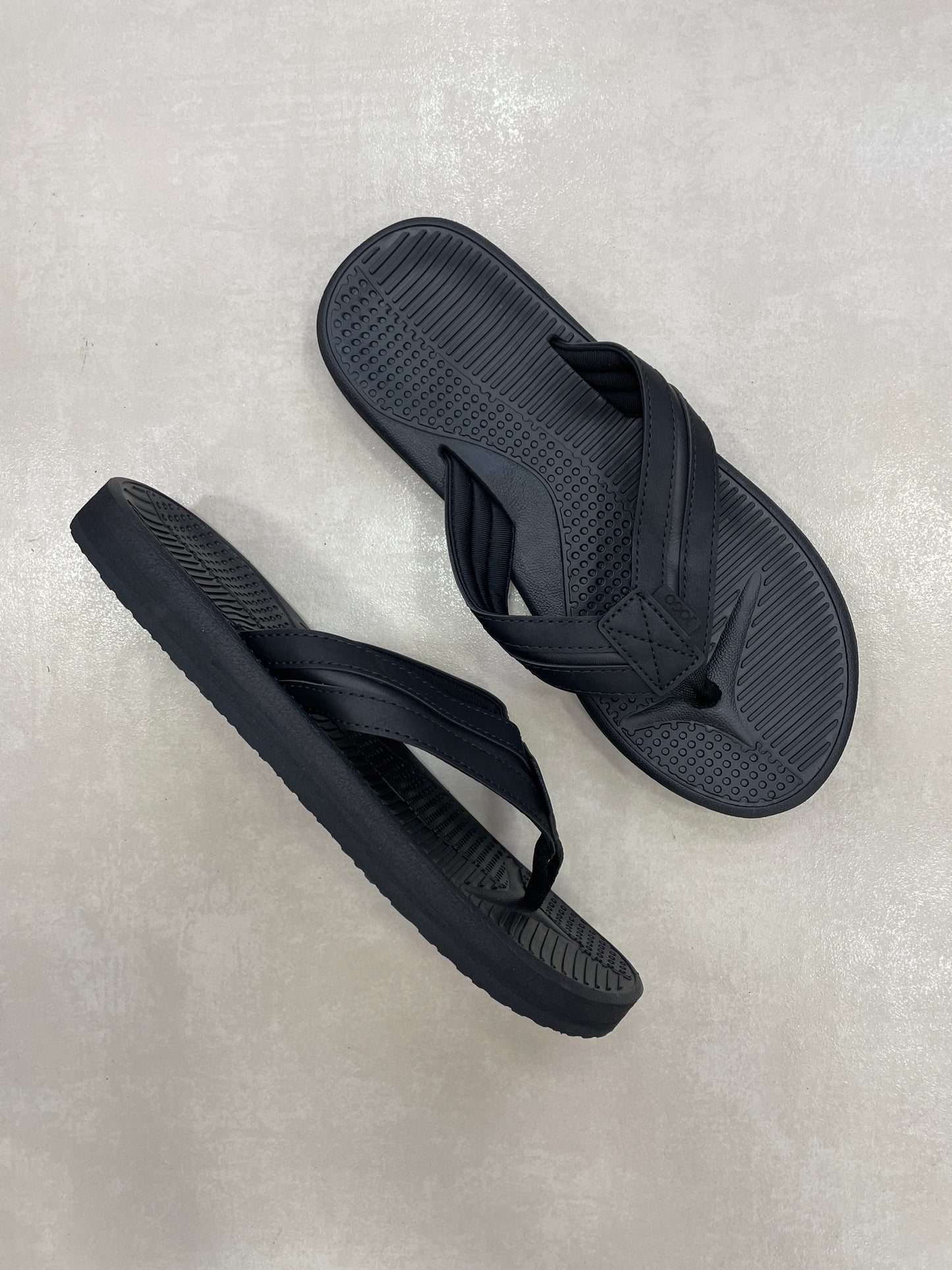 14397 – Chancletas Negras con Diseño Anatómico