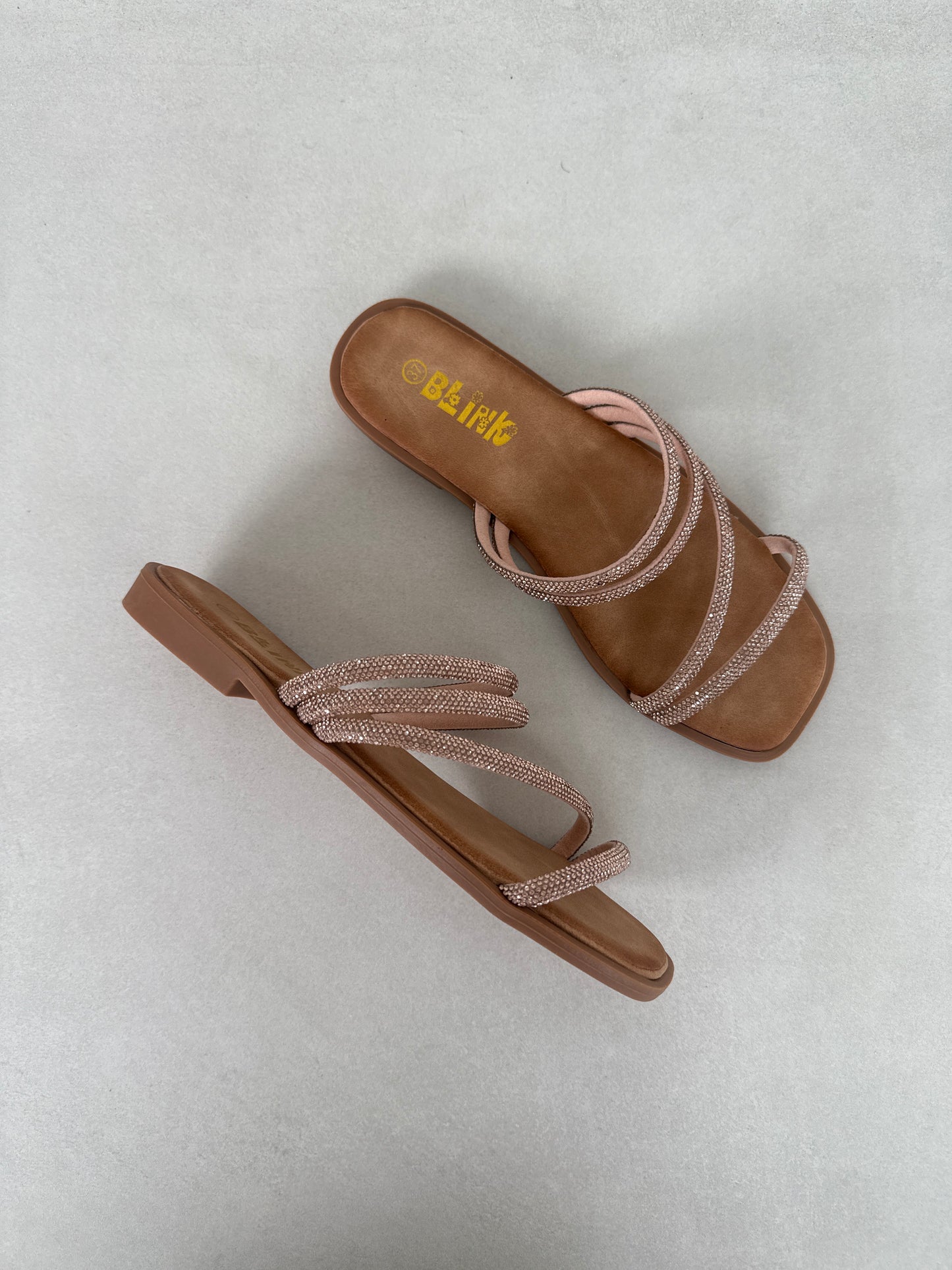 14471 – Sandalias Rosé Gold con Tiras Brillantes y Punta Cuadrada