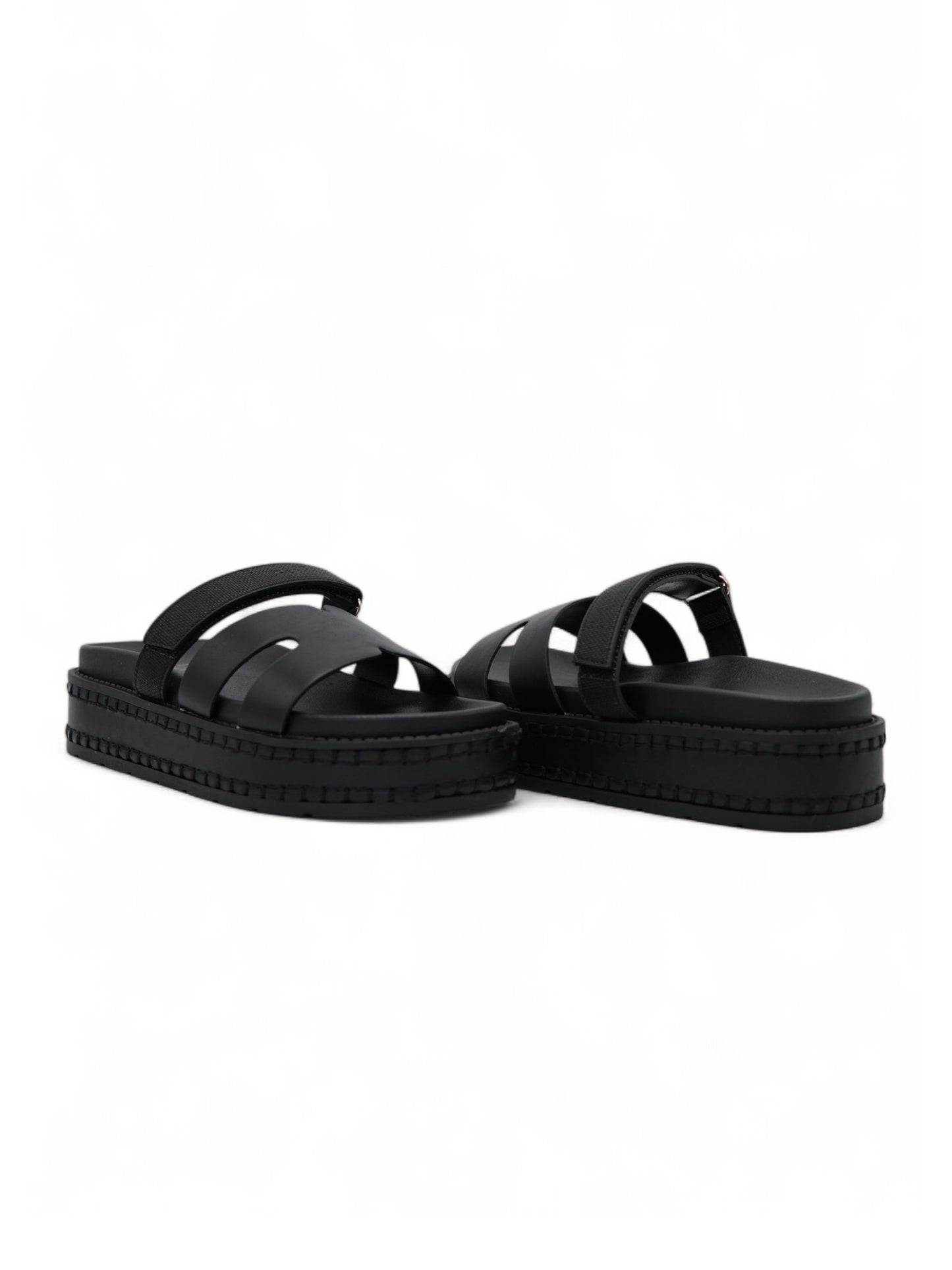 14344 – Sandalias Negras con Plataforma y Detalle de Costura Decorativa