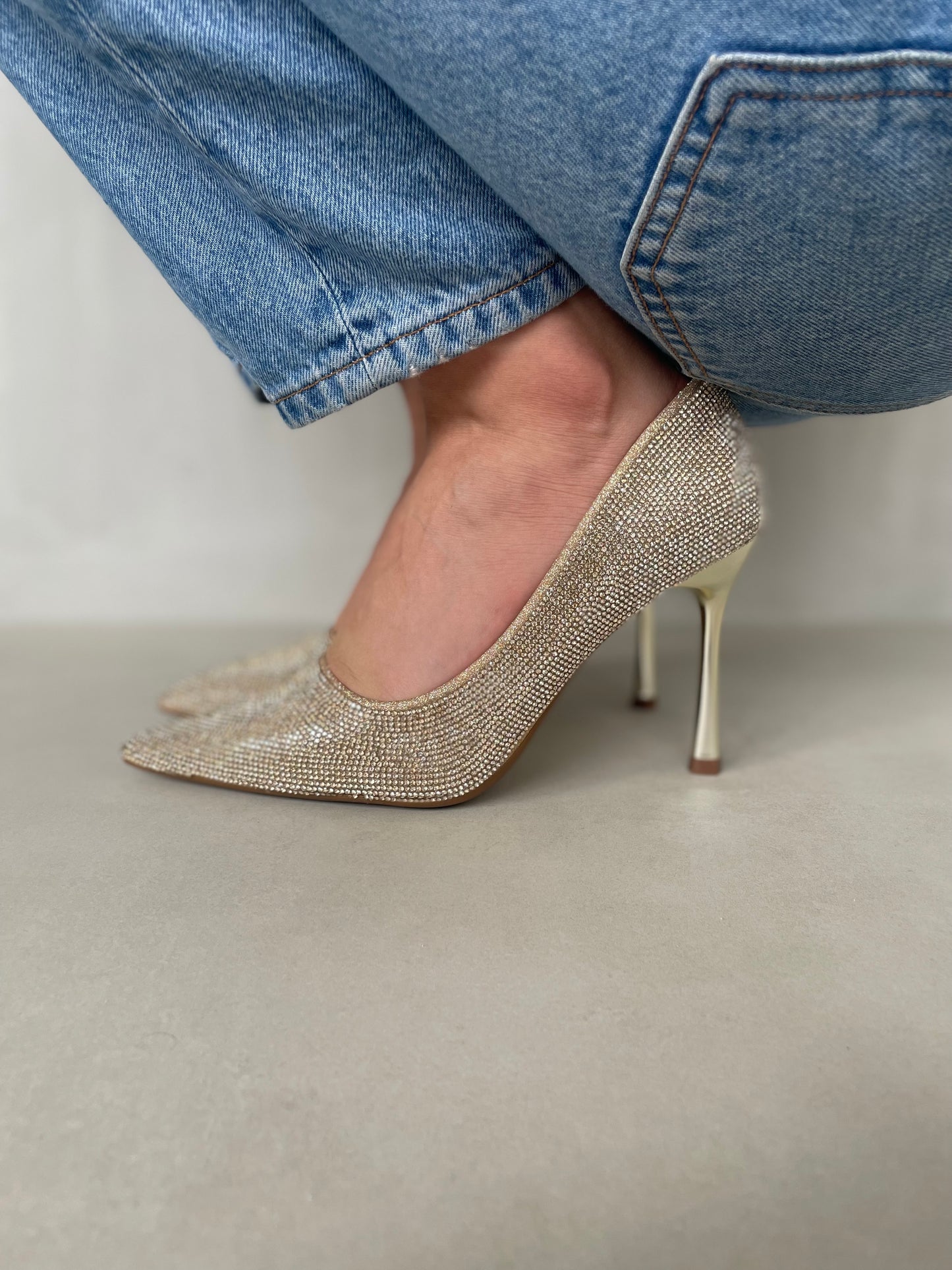 14259 – Zapatos de Tacón Dorados con Brillo Fino