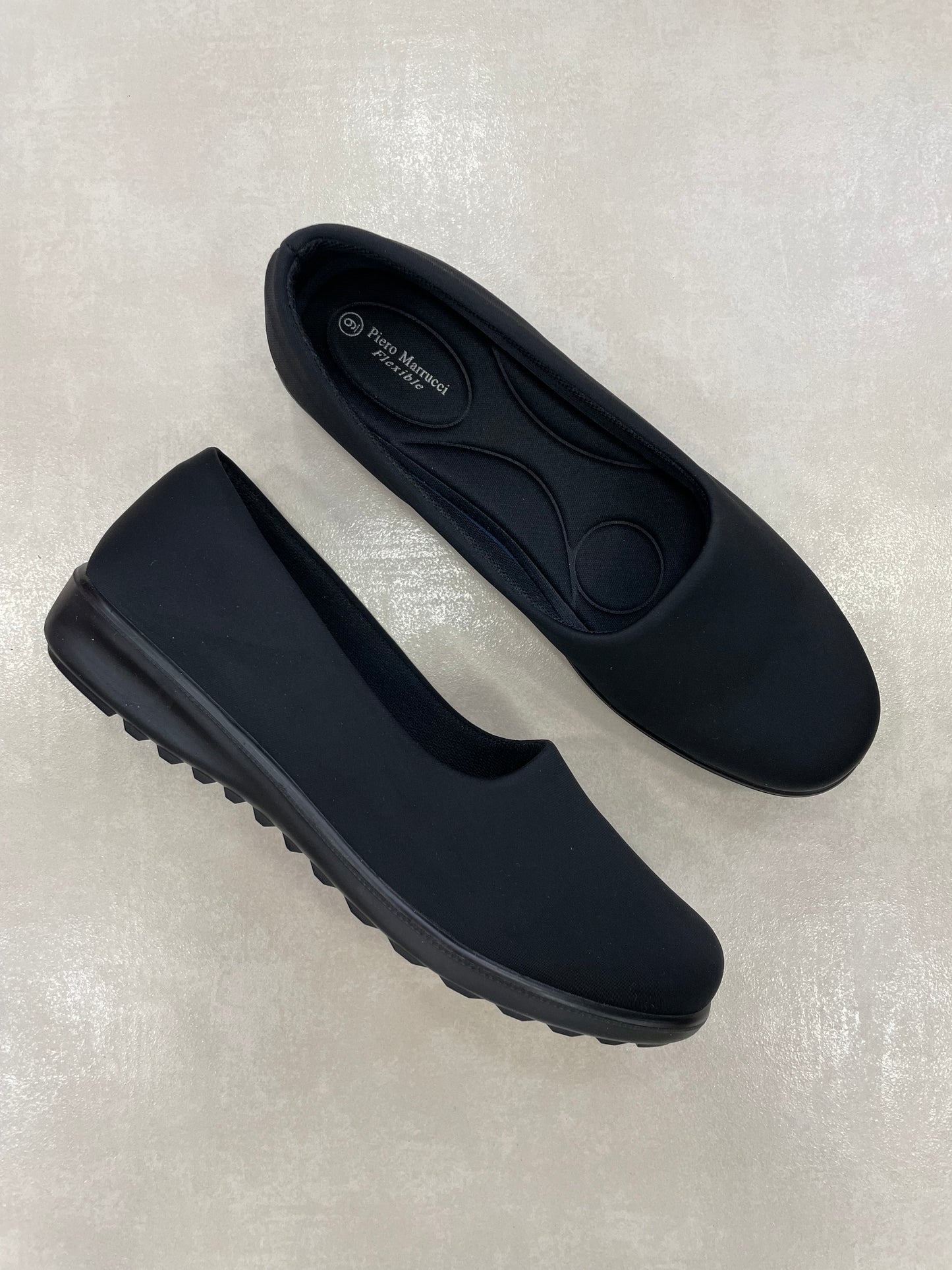 13636 – Zapatos Negros Livianos Tipo Bailarina