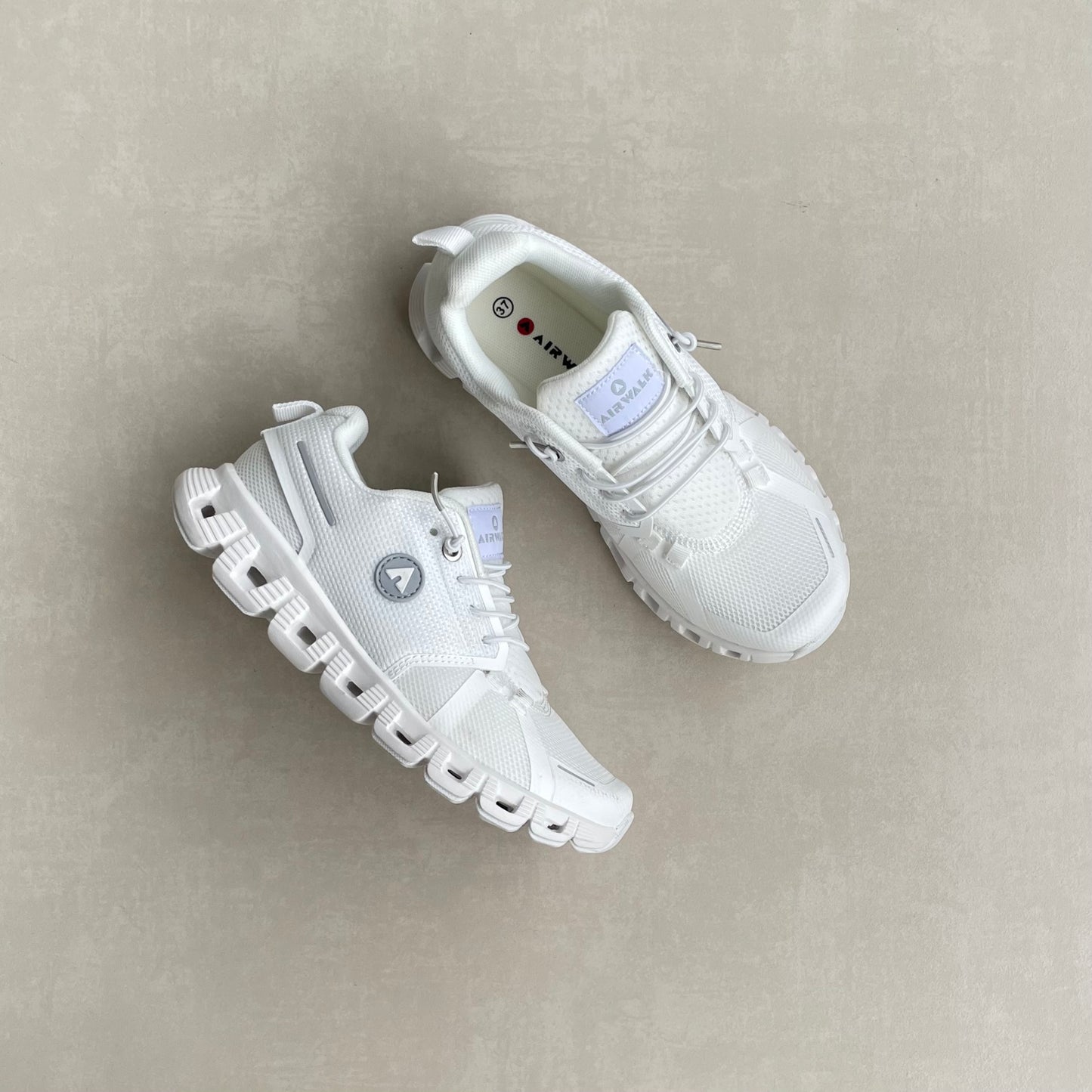 14288 – Tenis Deportivos Blancos con Suela Airflow y Tejido Técnico Transpirable