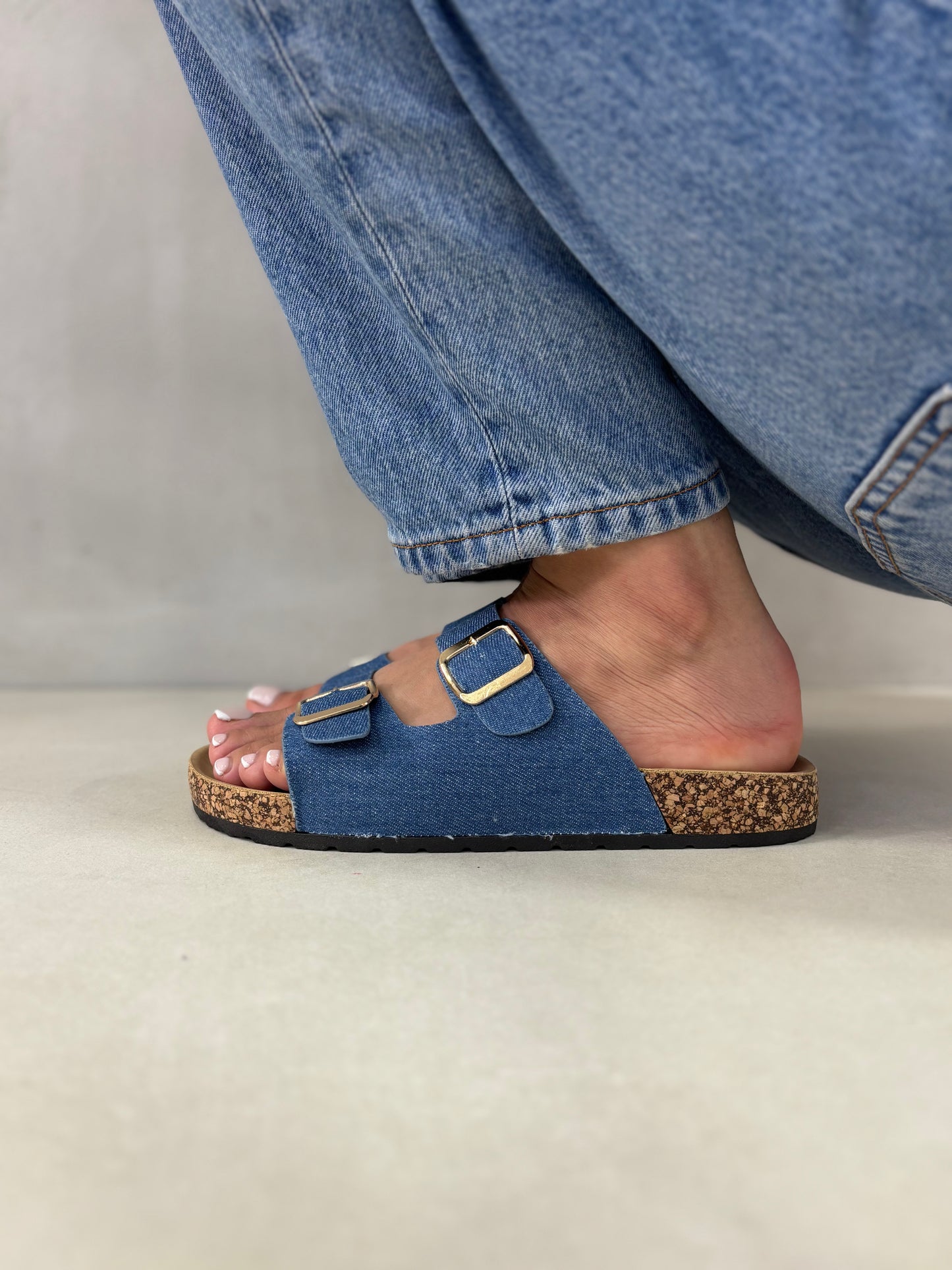 14311 – Sandalias Jeans con Doble Hebilla y Suela de Corcho