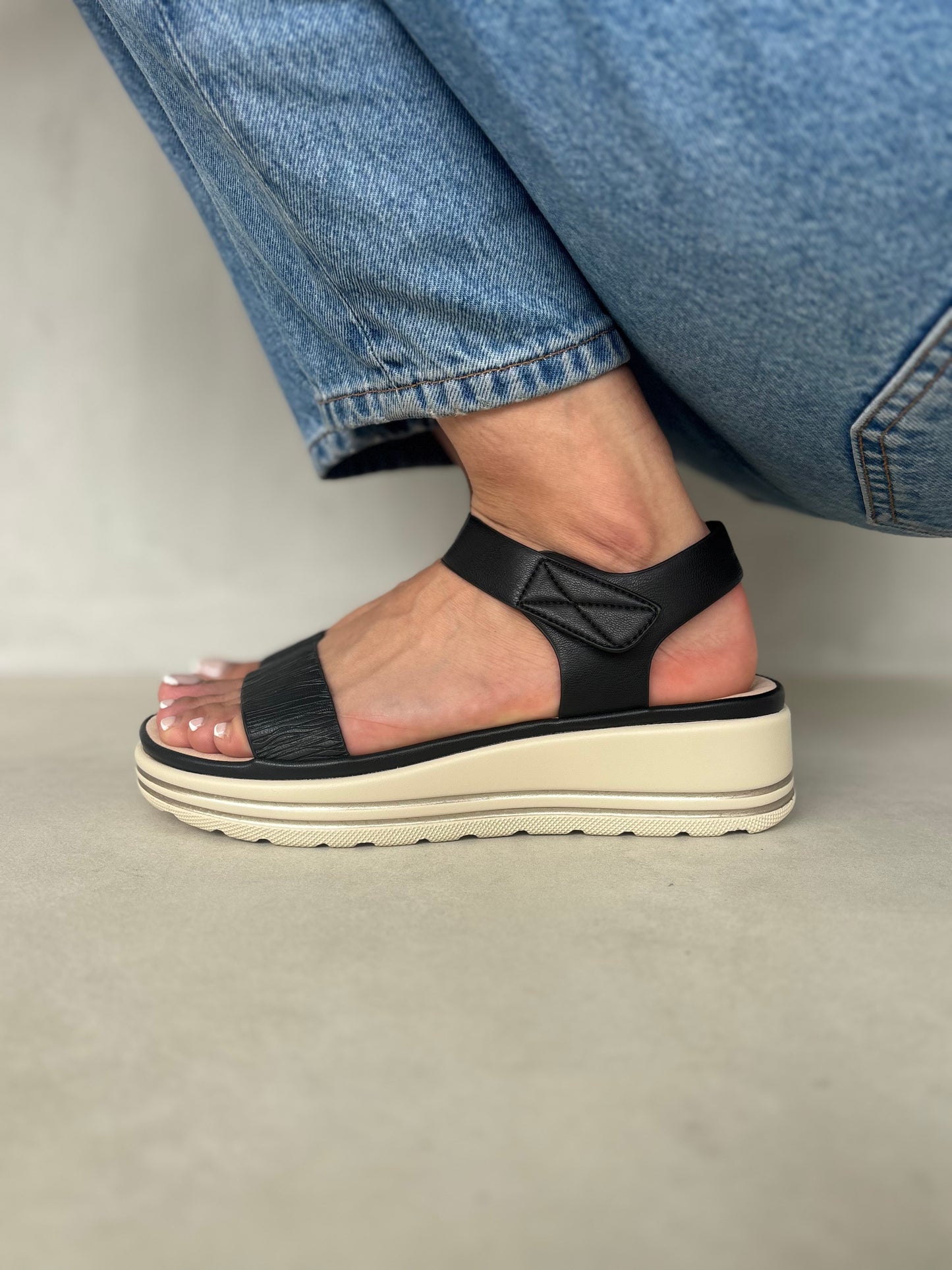 14035 - Sandalias de Plataforma Bicolor con Tira Ajustable