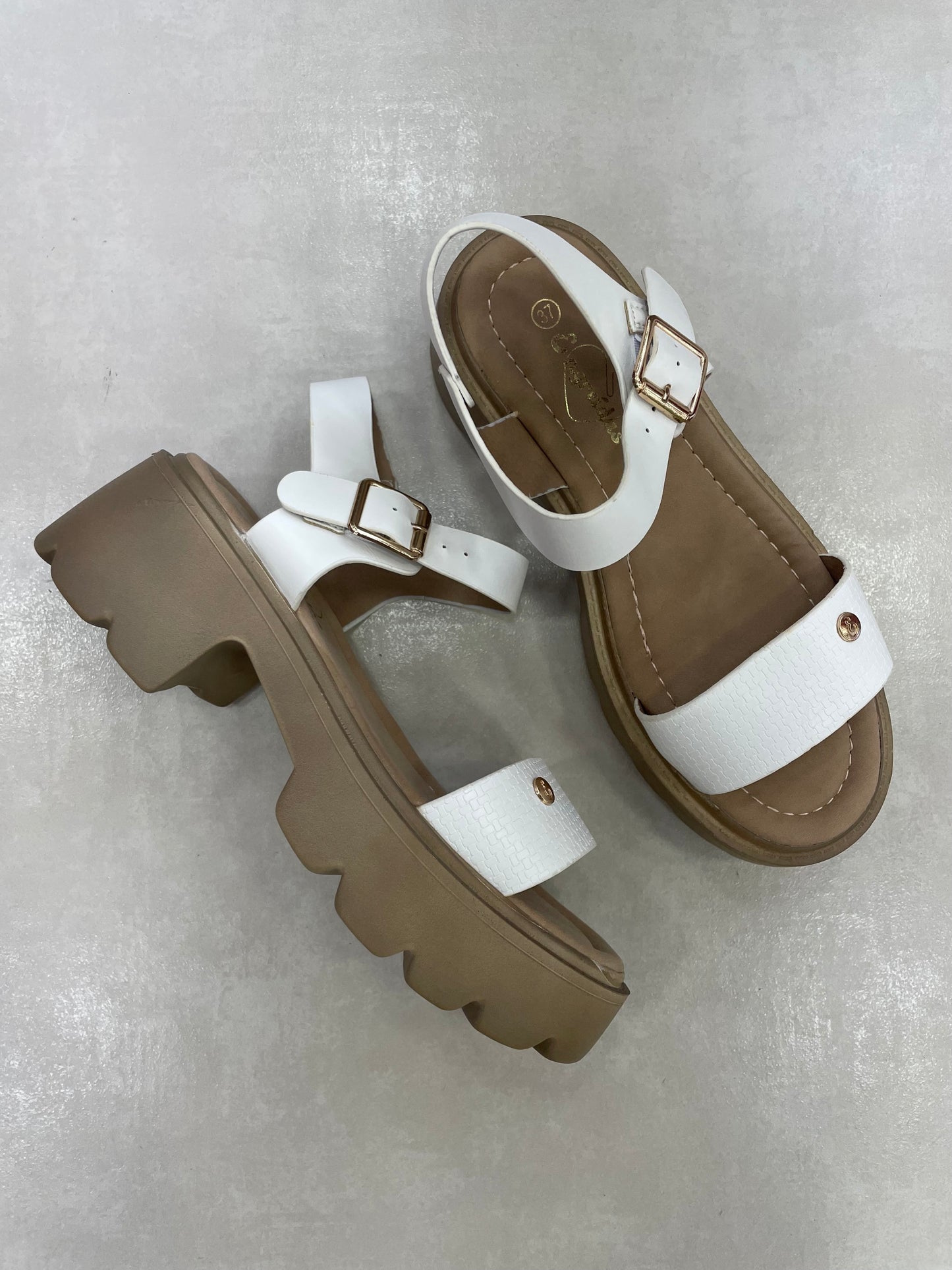 14280 – Sandalias Blancas con Plataforma Chunky y Hebillas Metálicas