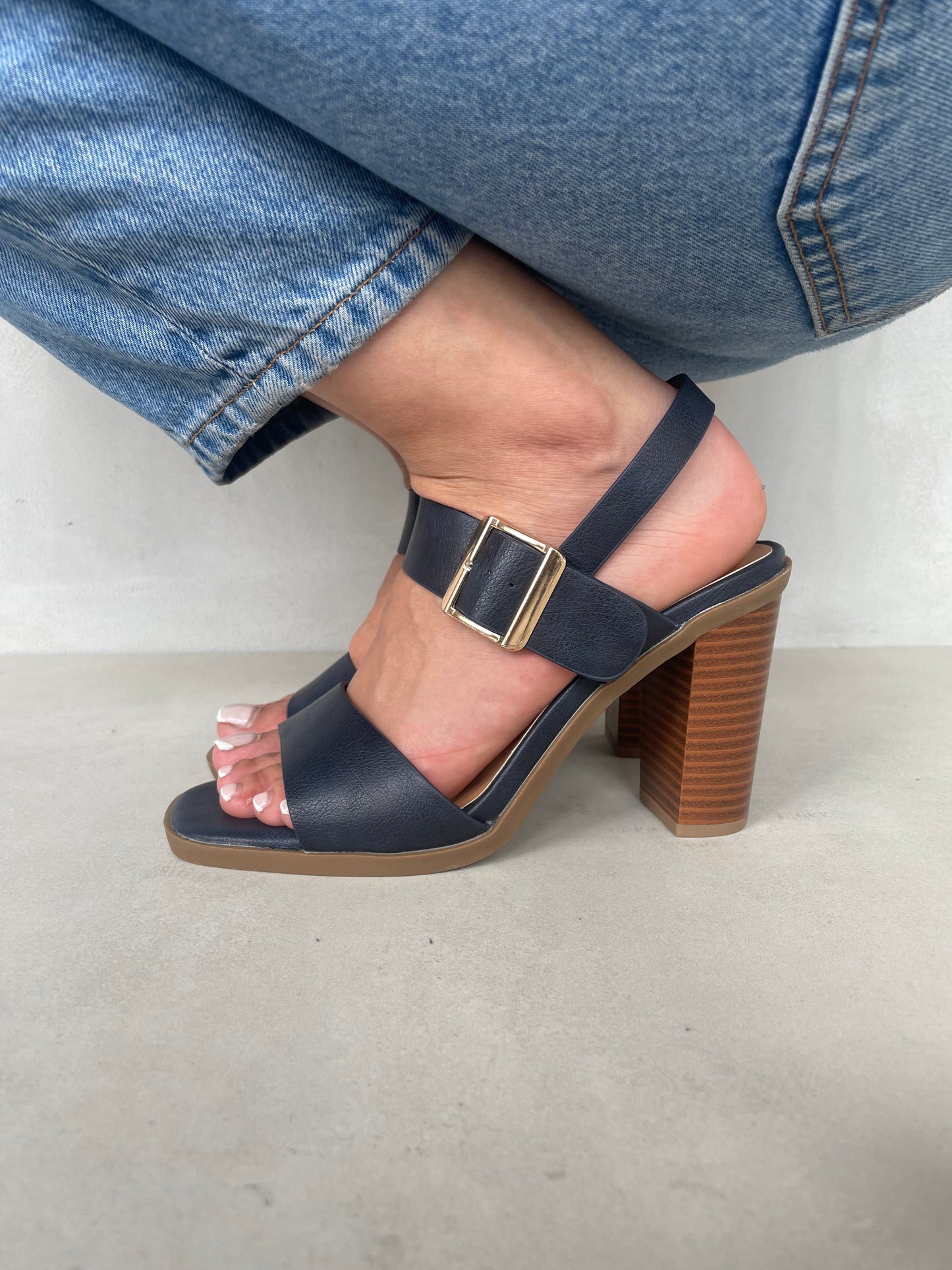 13610 - Sandalia de Tacón Alto con Pulsera Ajustable