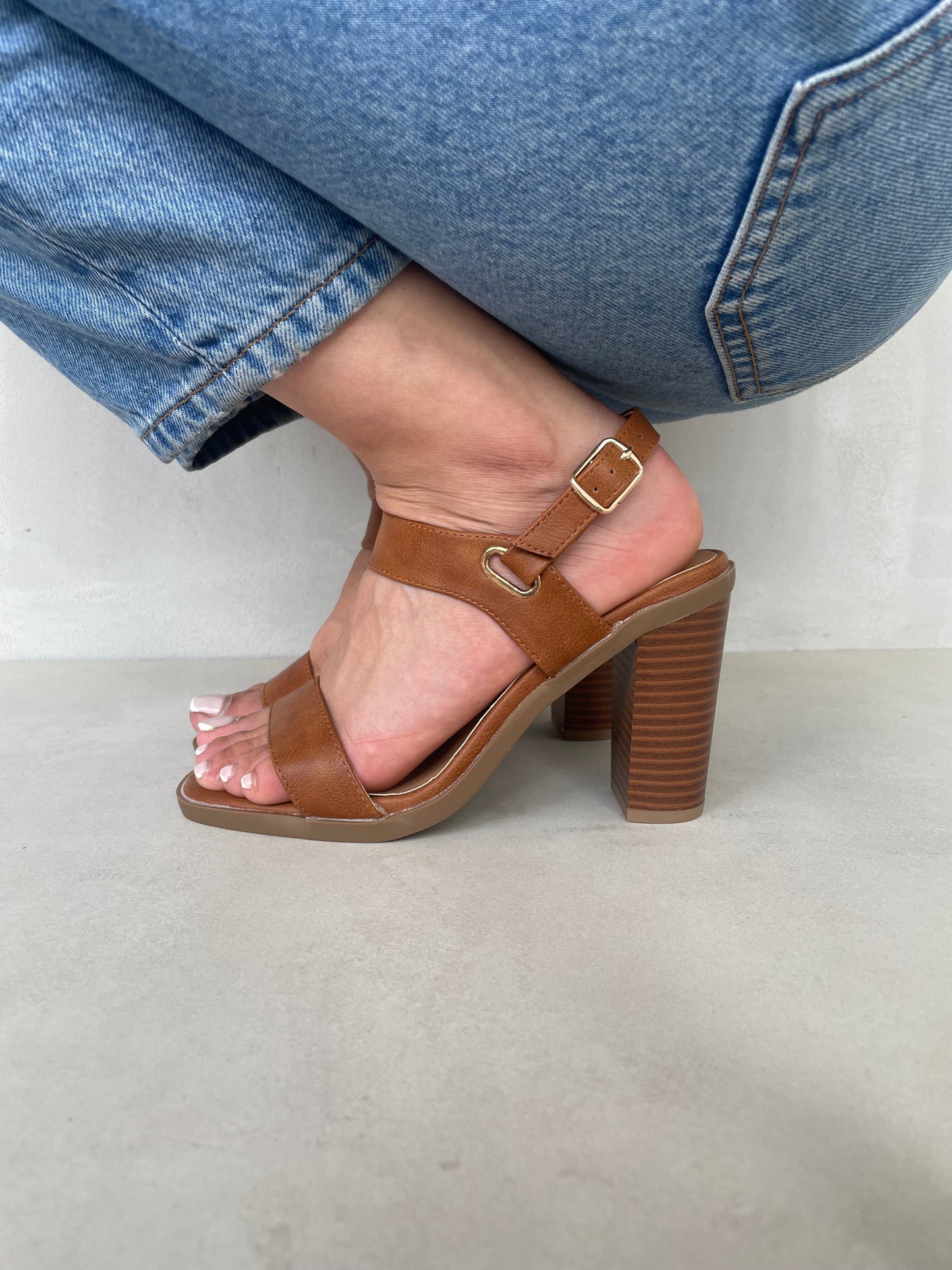 13615 - Sandalia de Tacón Alto con Pulsera Ajustable