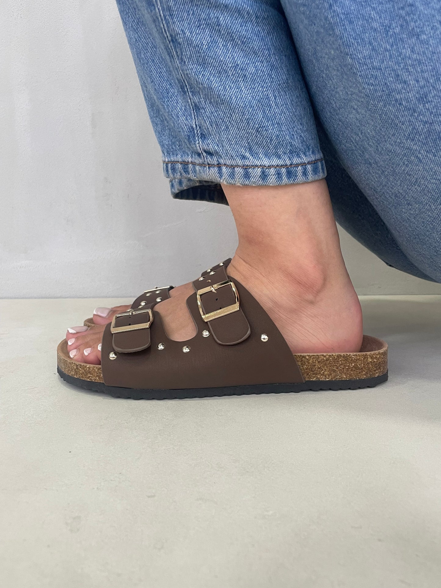 14110 - Sandalias de Mujer Café con Hebillas y Suela de Corcho