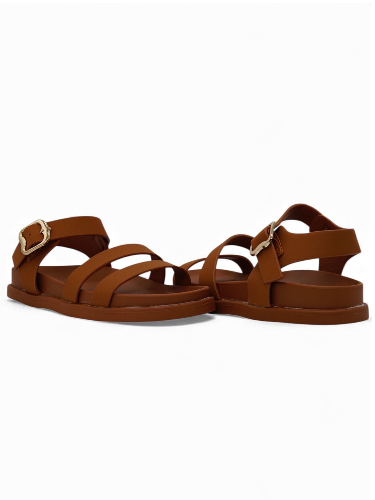 14478 – Sandalias Camel con Hebilla Dorada y Tiras Finas