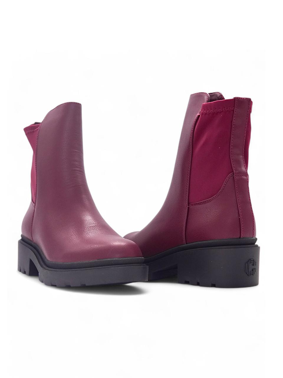 11864 - Botín Chelsea para Mujer en Color Vino