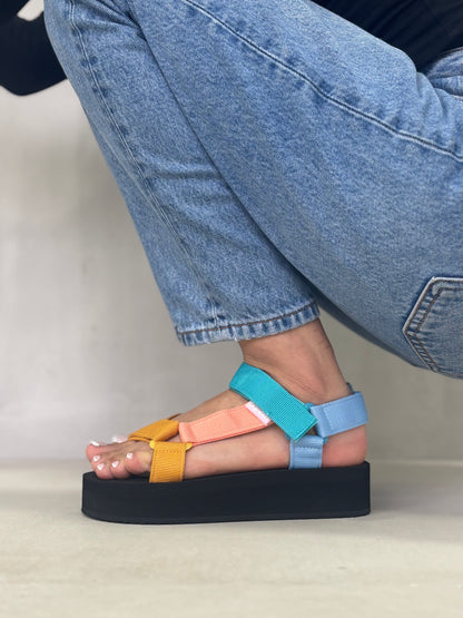 14056 - Sandalias Multicolor con Plataforma
