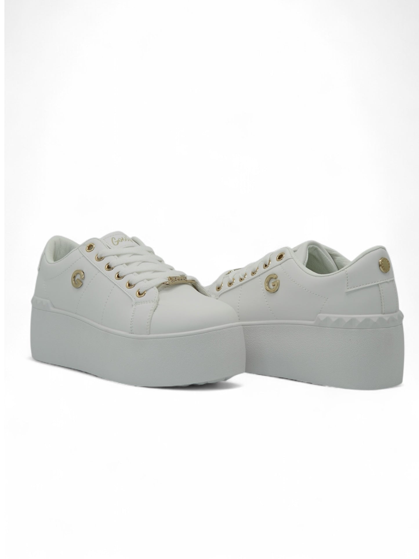 14303 – Zapatillas Blancas con Plataforma y Detalles Dorados
