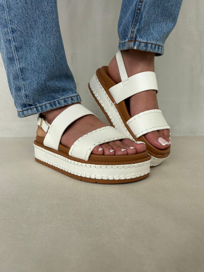 14352 – Sandalias Camel con Plataforma Alta y Detalles de Costura Blanca