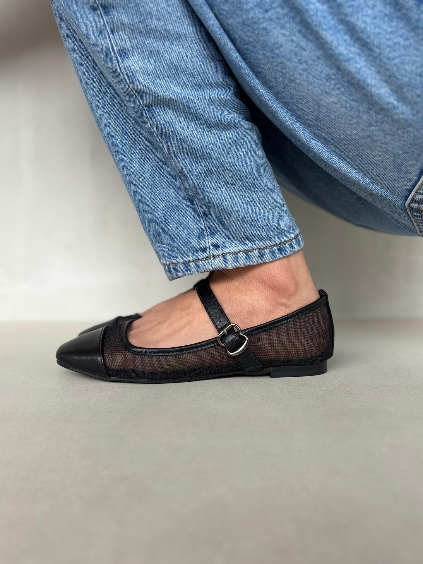 13768 - Bailarinas de Malla en Color Negro con Punta Satinada