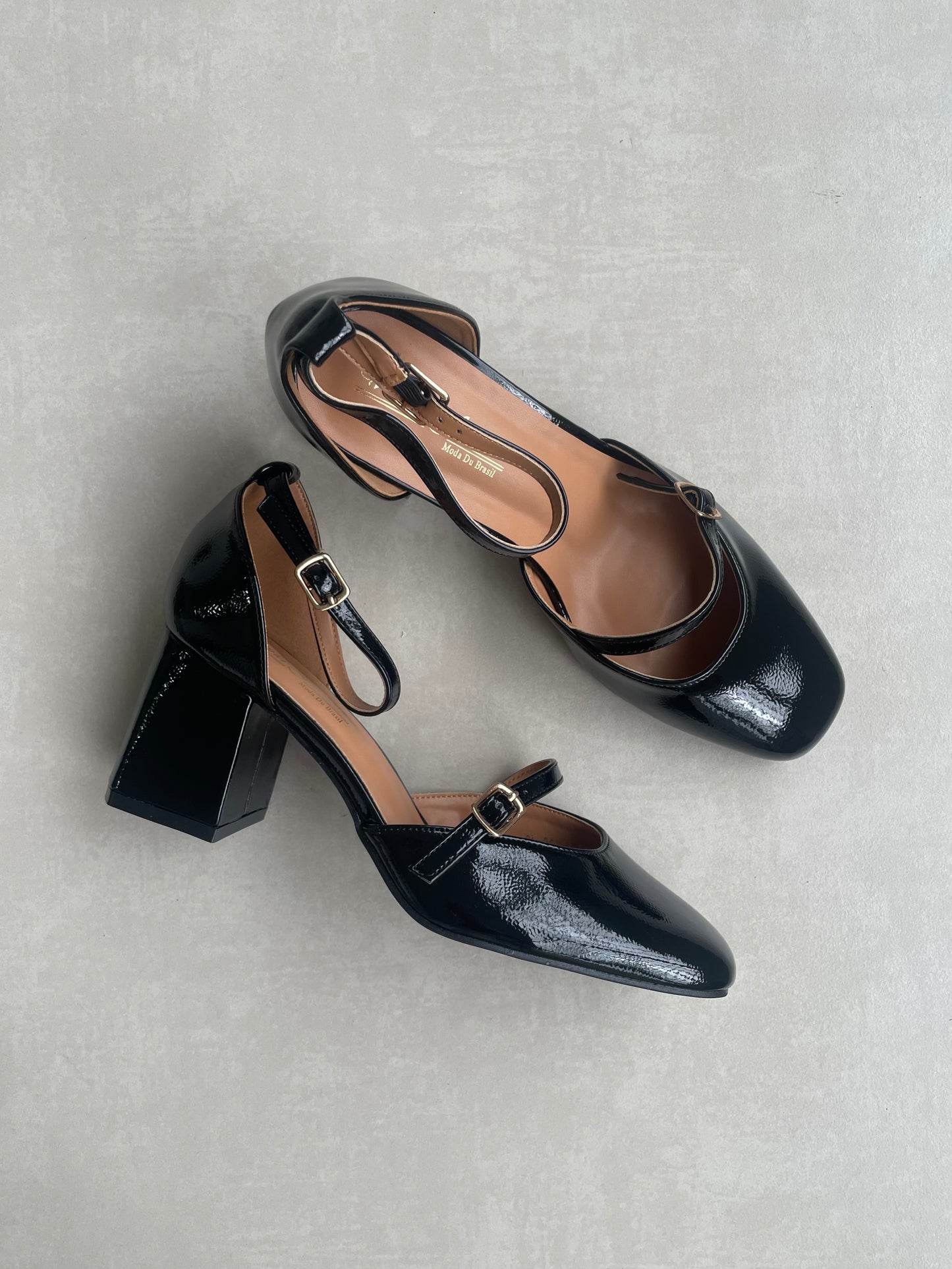 14429 – Zapatos Negros de Charol con Tacón Cuadrado y Doble Correa