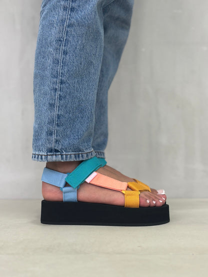 14056 - Sandalias Multicolor con Plataforma