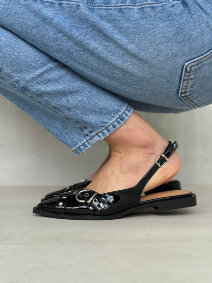 14095 - Zapatos Slingback en Charol Negro con Hebillas