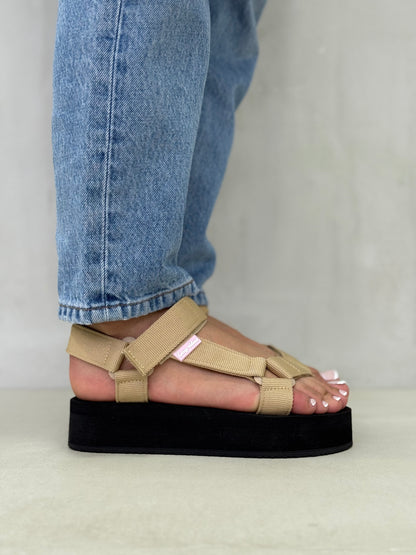 14050 - Sandalias Beige con Plataforma Negra ARREGLAR CODIGO