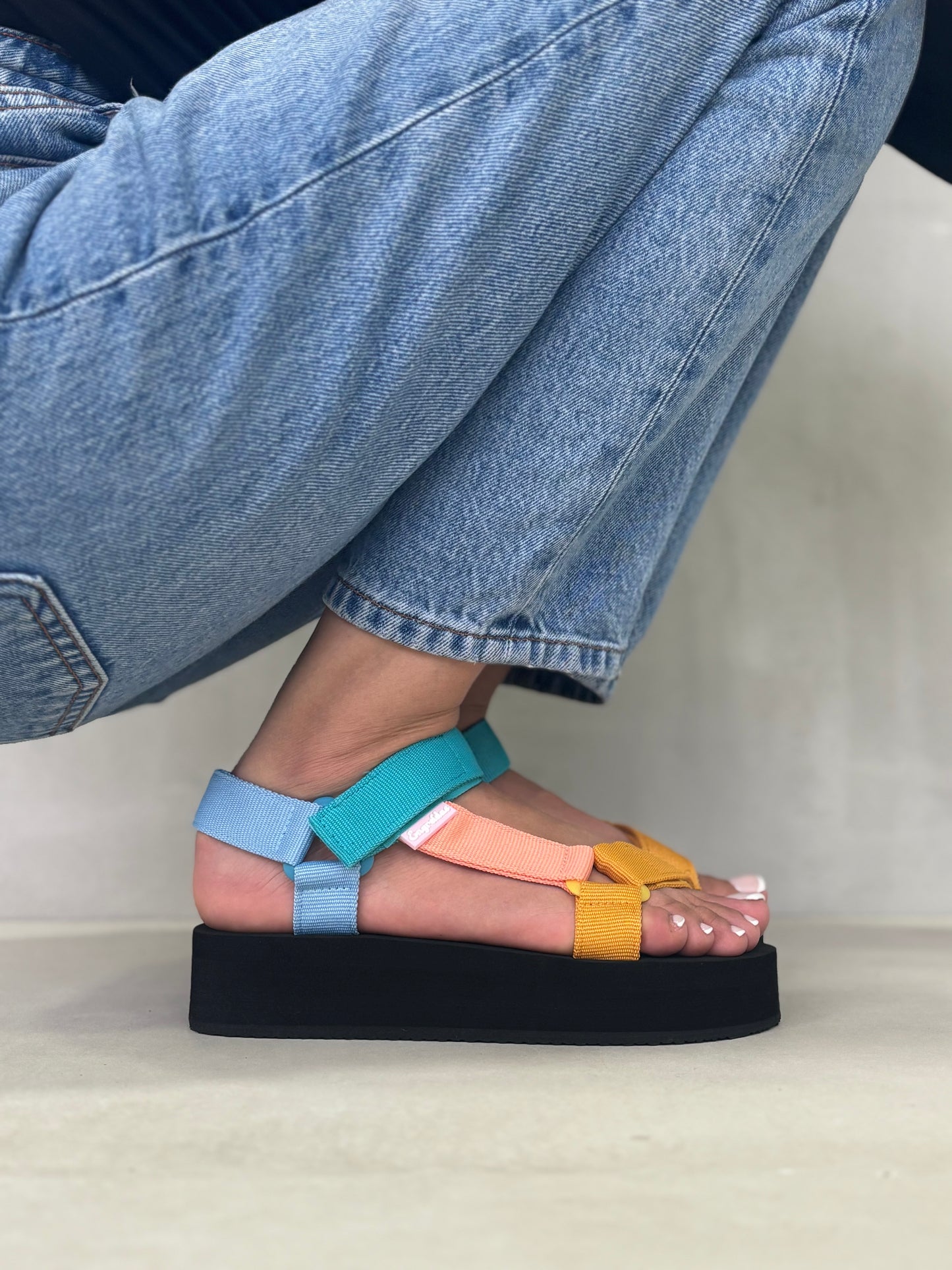 14056 - Sandalias Multicolor con Plataforma