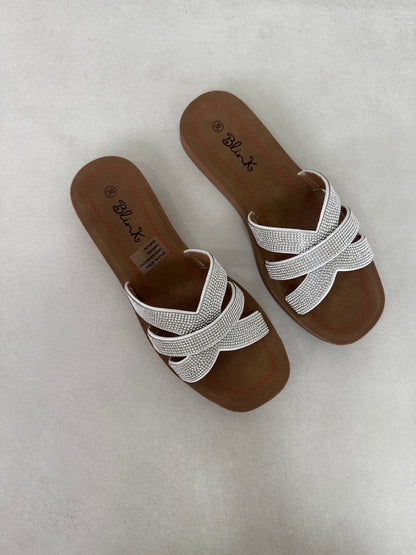 14500 – Sandalias Blancas con Brillo Cruzado