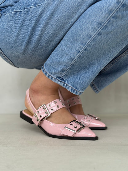 14094 - Zapatos Planos Slingback en Charol Rosado con Hebillas