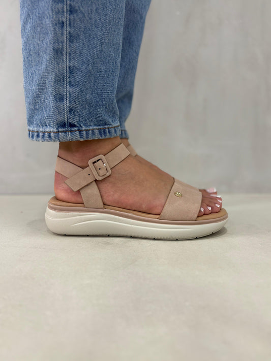 14370 – Sandalias Rosadas con Plataforma Ligera y Hebilla Ajustable