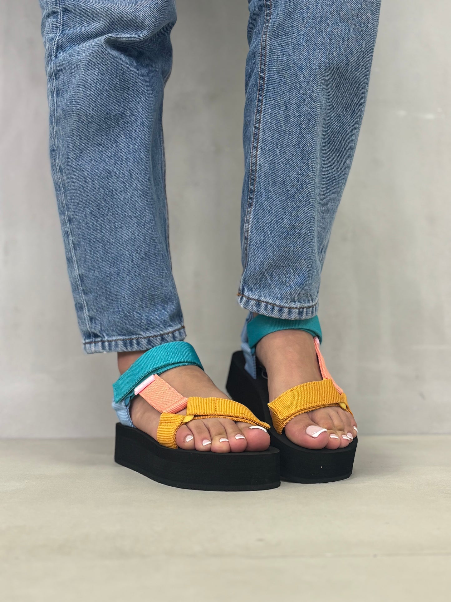 14056 - Sandalias Multicolor con Plataforma