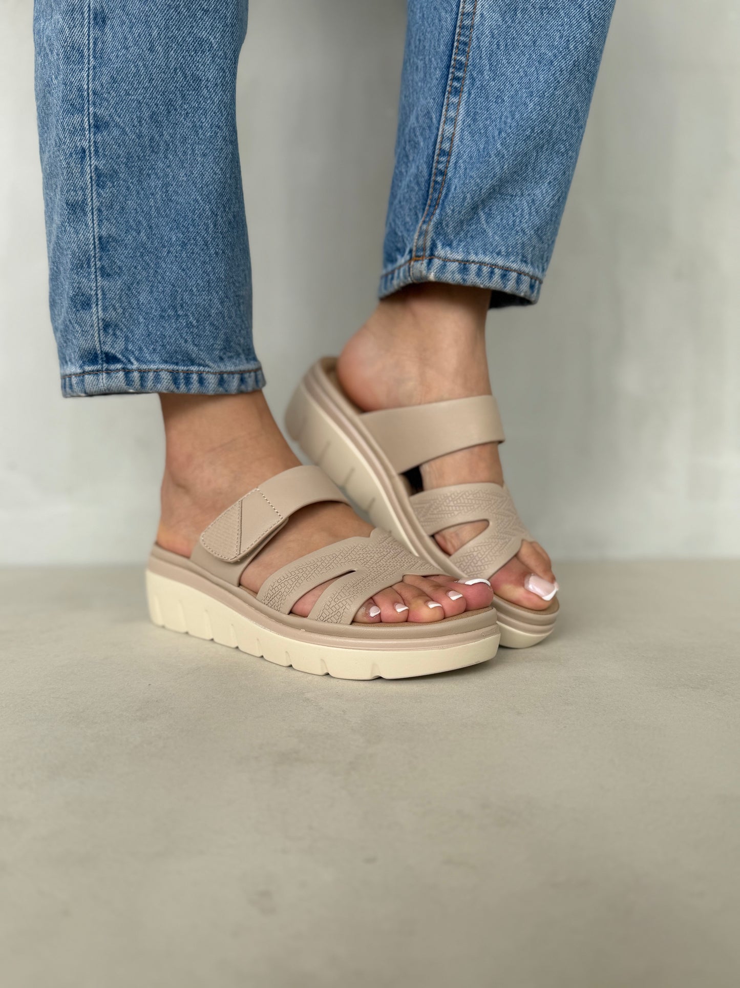 14034 - Sandalias Plataforma para Mujer en Nude Rosado con Tiras Anchas