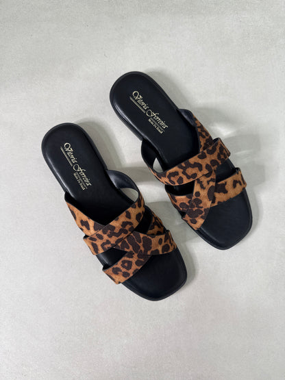 14414 – Sandalias Animal Print Marrón con Tiras Cruzadas