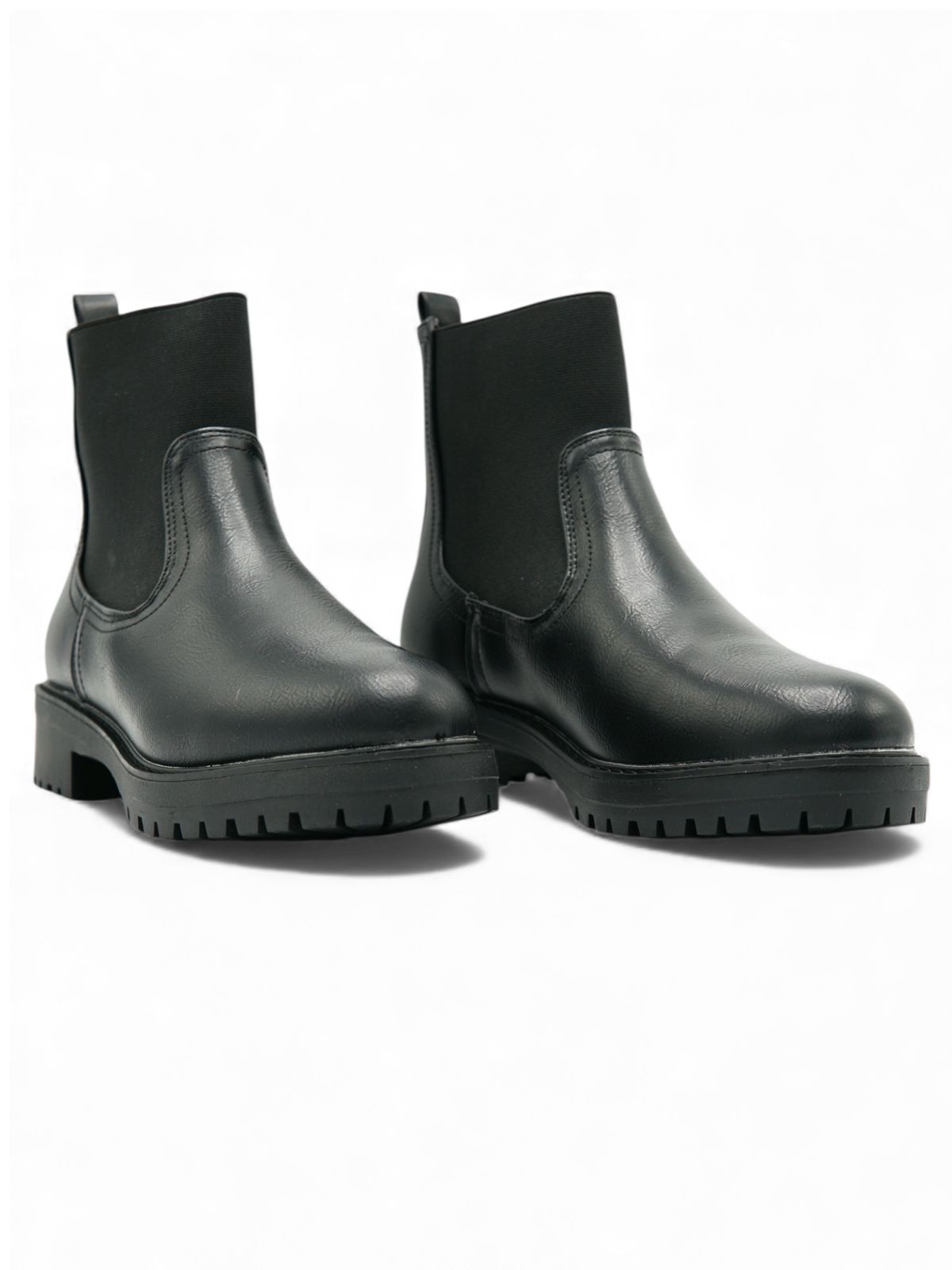 14301 – Botines Negros con Elástico Lateral y Suela Chunky