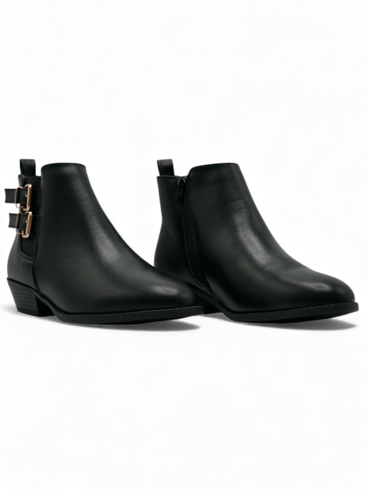 14304 – Botines Negros de Mujer con Hebillas Doradas Laterales y Tacón Bajo