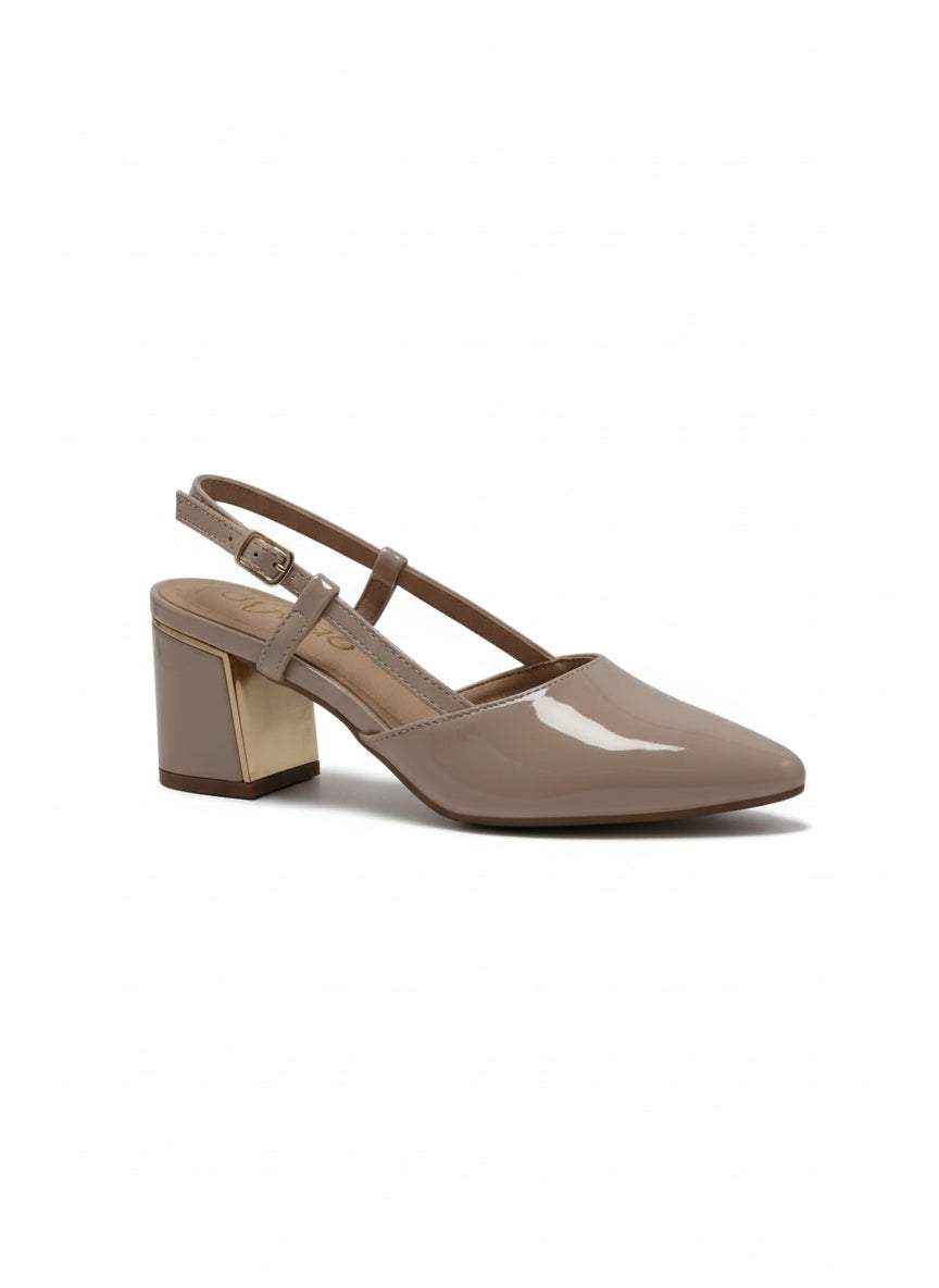 14341 – Zapatos Beige de Charol con Pulsera y Tacón Bajo