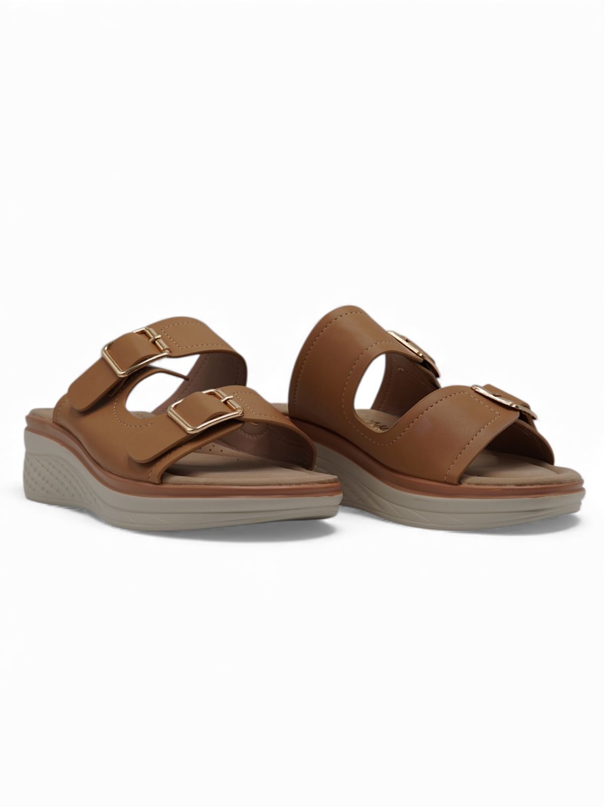 14366 – Sandalias con plataforma y hebillas doradas color camel para dama
