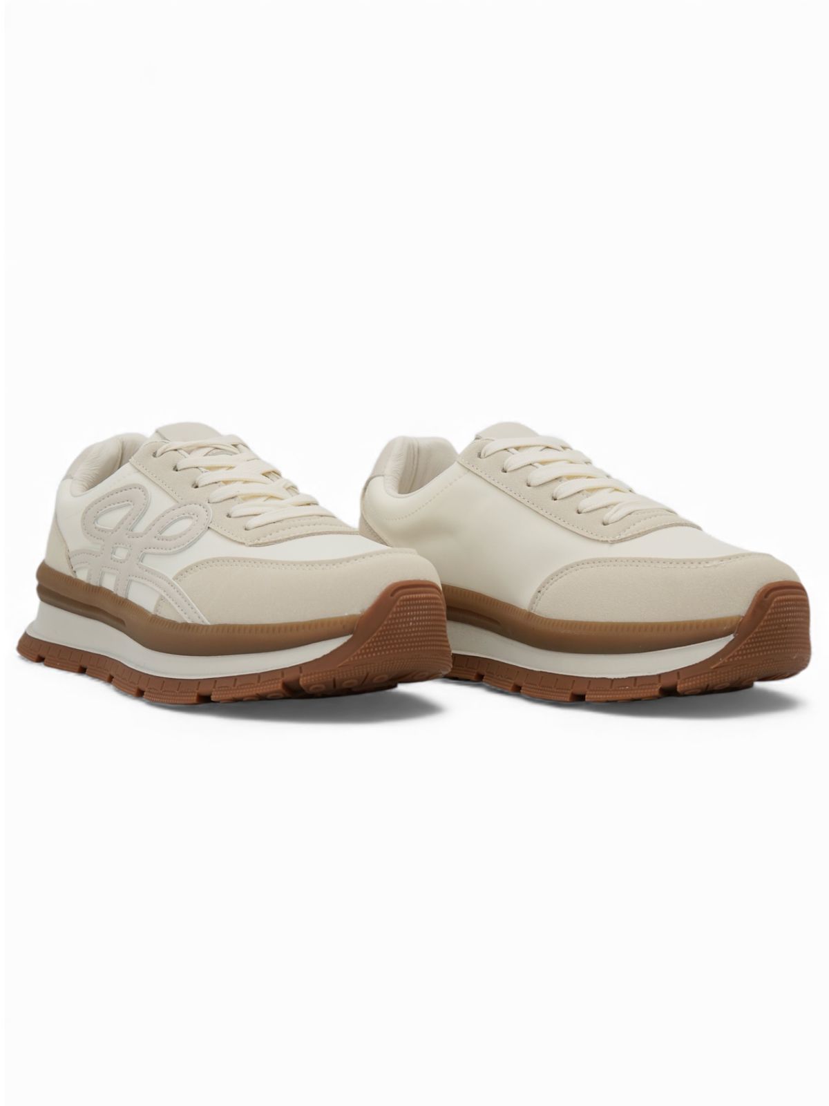 14434 – Zapatillas Beige con Suela Caramelo y Detalles en Textura Mixta