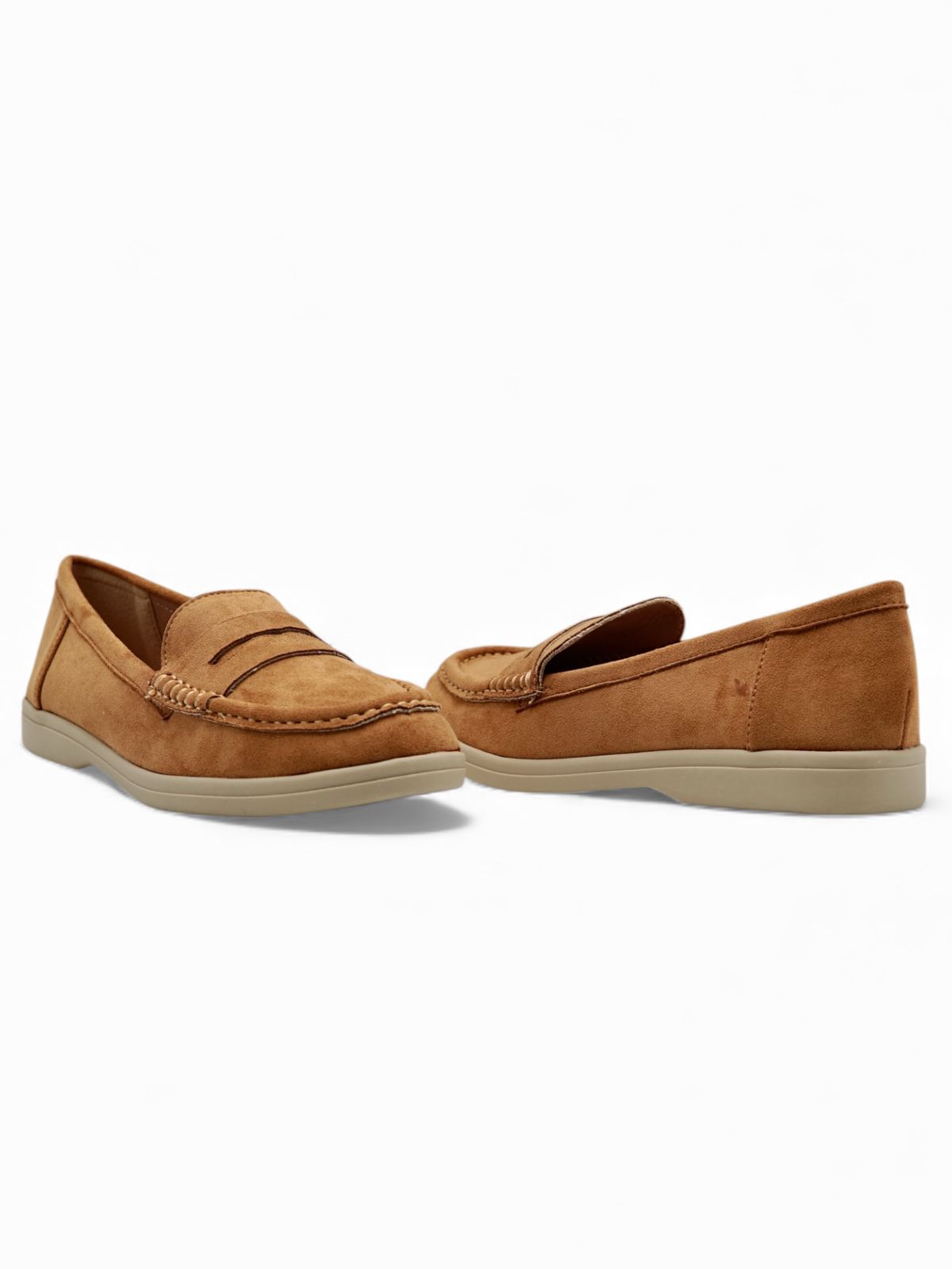 14451 – Mocasines Camel de Gamuza con Suela Beige