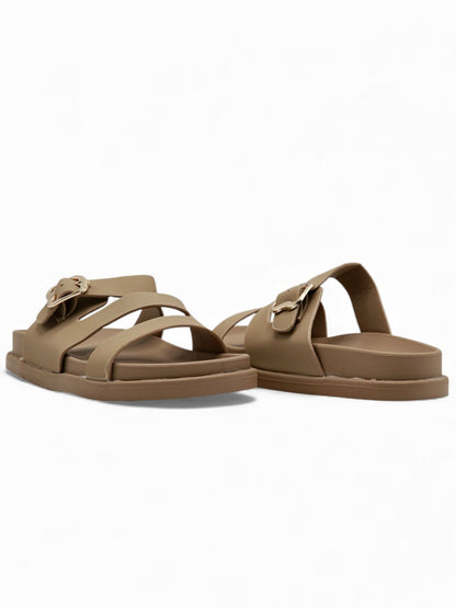 14475 – Sandalias Beige con Hebilla Dorada y Tiras Cruzadas