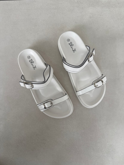 14487 – Sandalias Blancas con Doble Hebilla y Suela Ergonómica