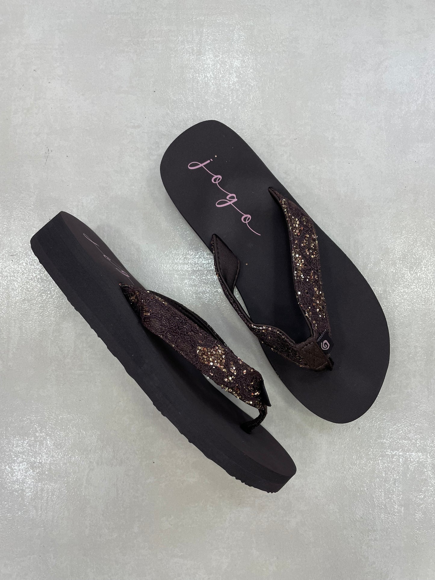 14393 – Chancletas Marrón Oscuro con Brillos