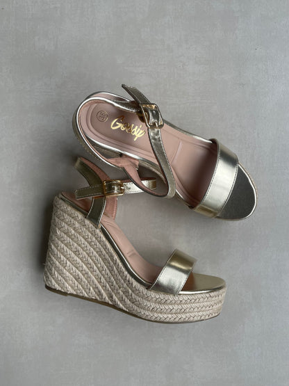 14322 – Sandalias doradas con plataforma tipo yute para dama