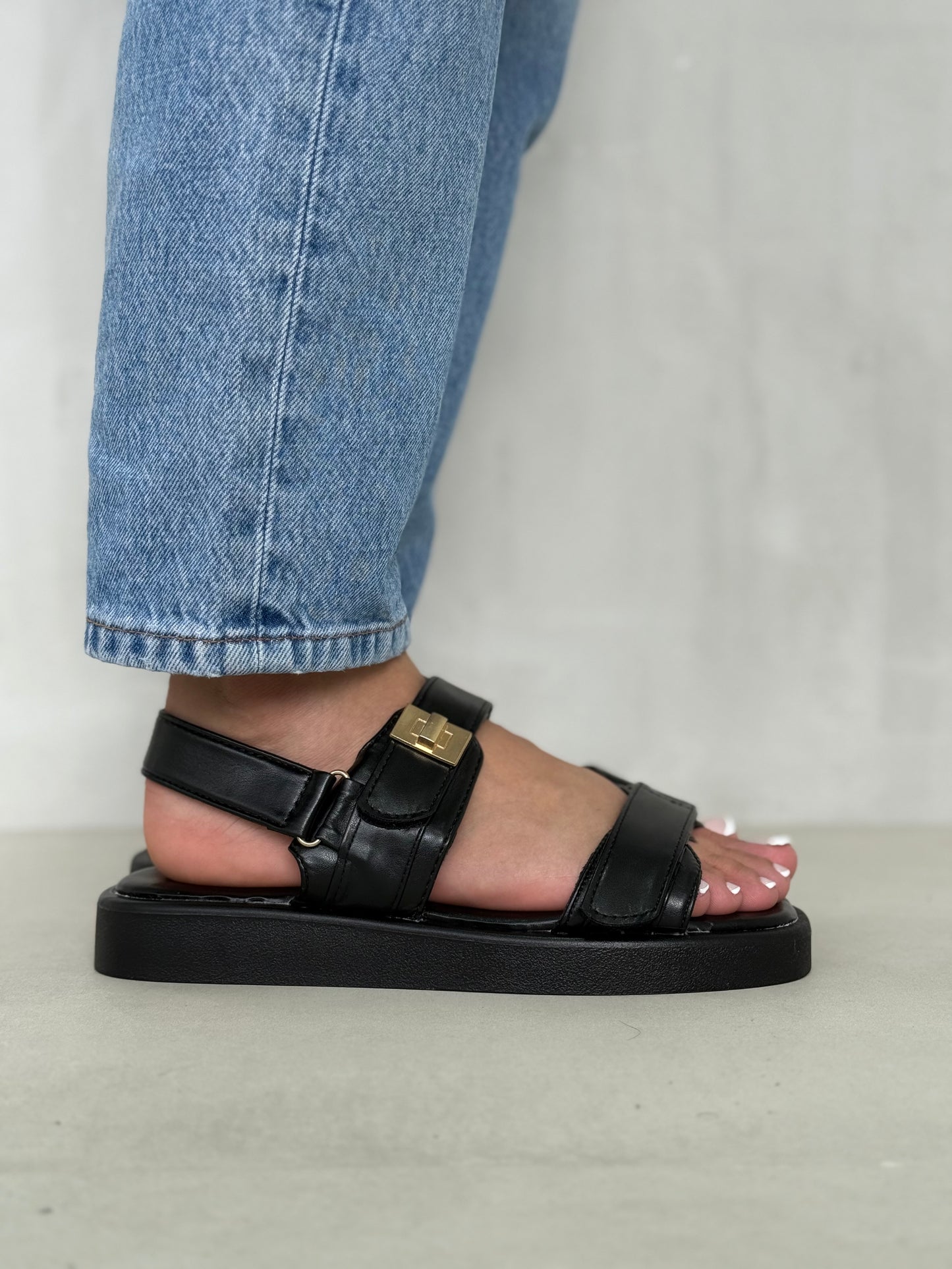 14045 - Sandalias con Velcro Ajustable