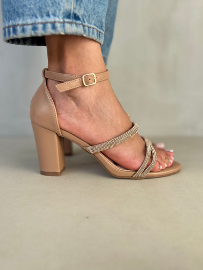 14332 – Sandalias nude con tiras brillantes y tacón cuadrado para dama