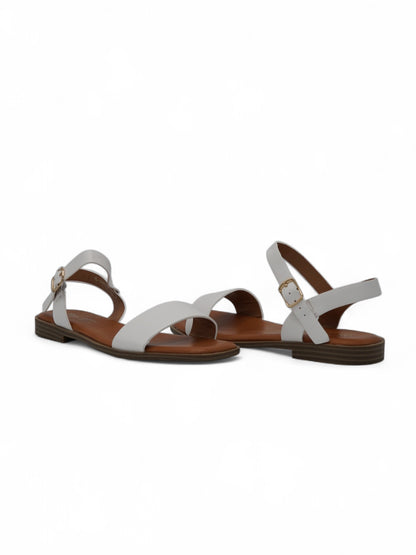 14412 – Sandalias Blancas con Hebilla Dorada y Suela Baja