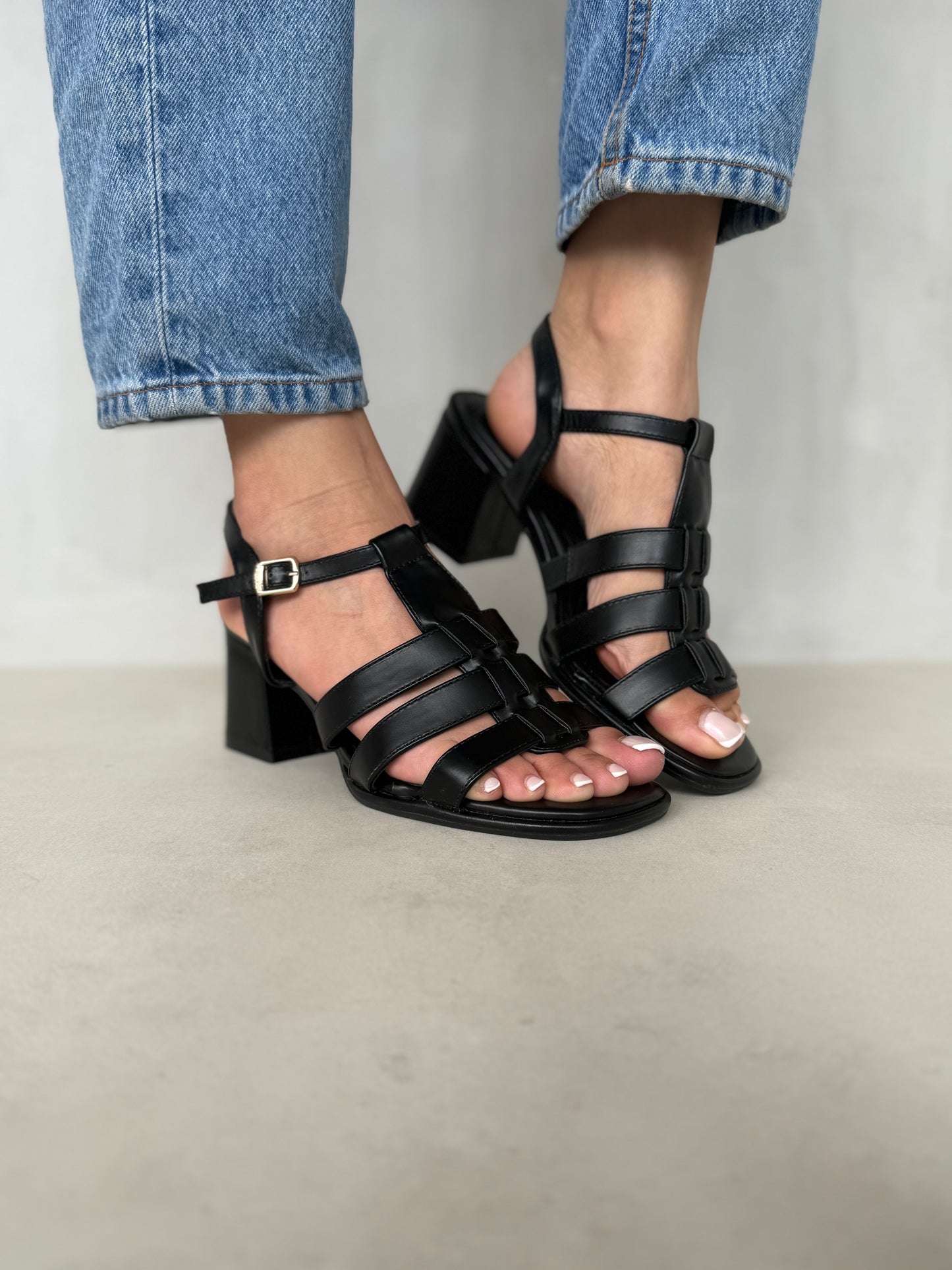 13504 - Sandalias de Tacón Medio para Mujer en Color Negro