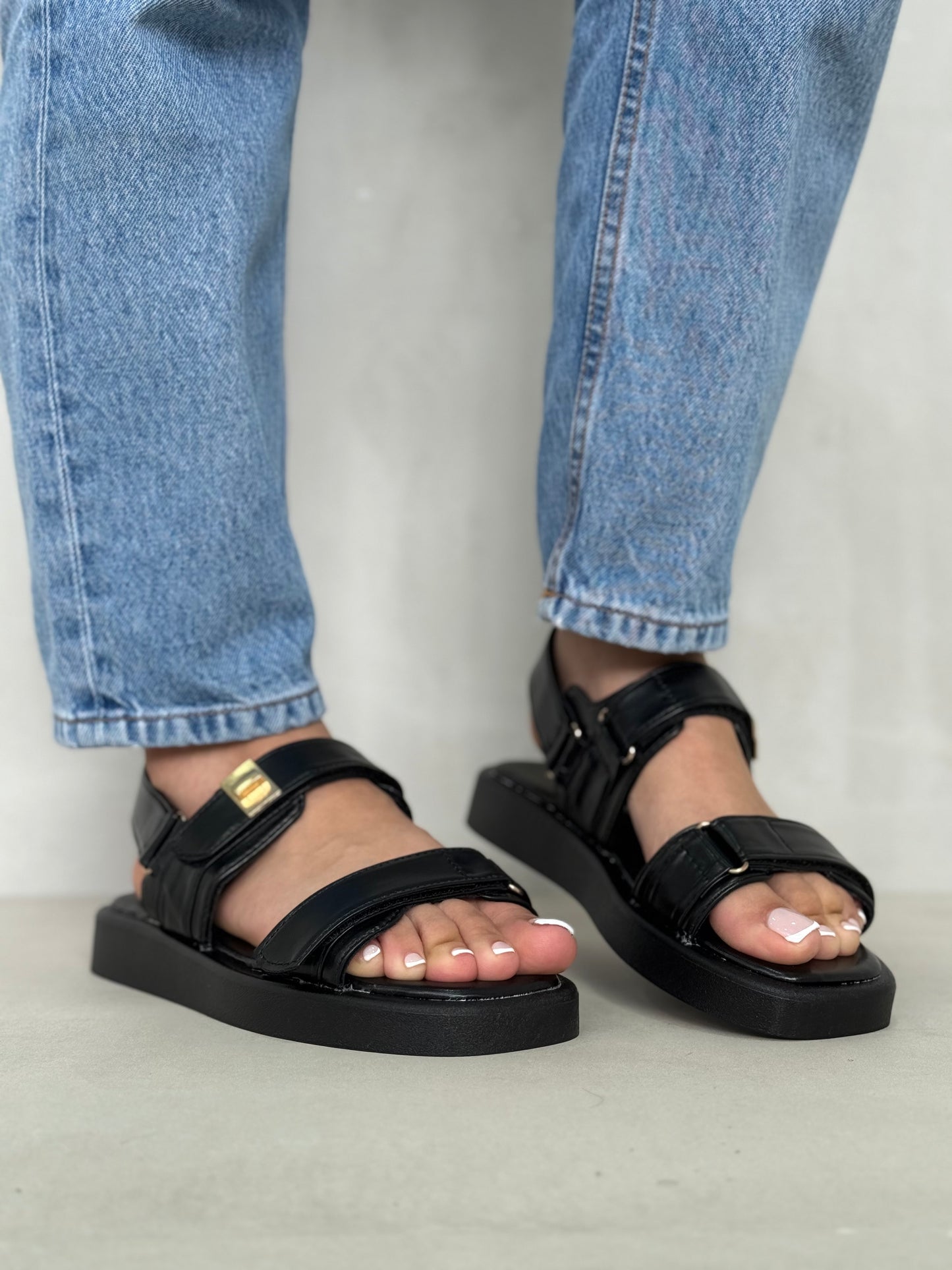 14045 - Sandalias con Velcro Ajustable