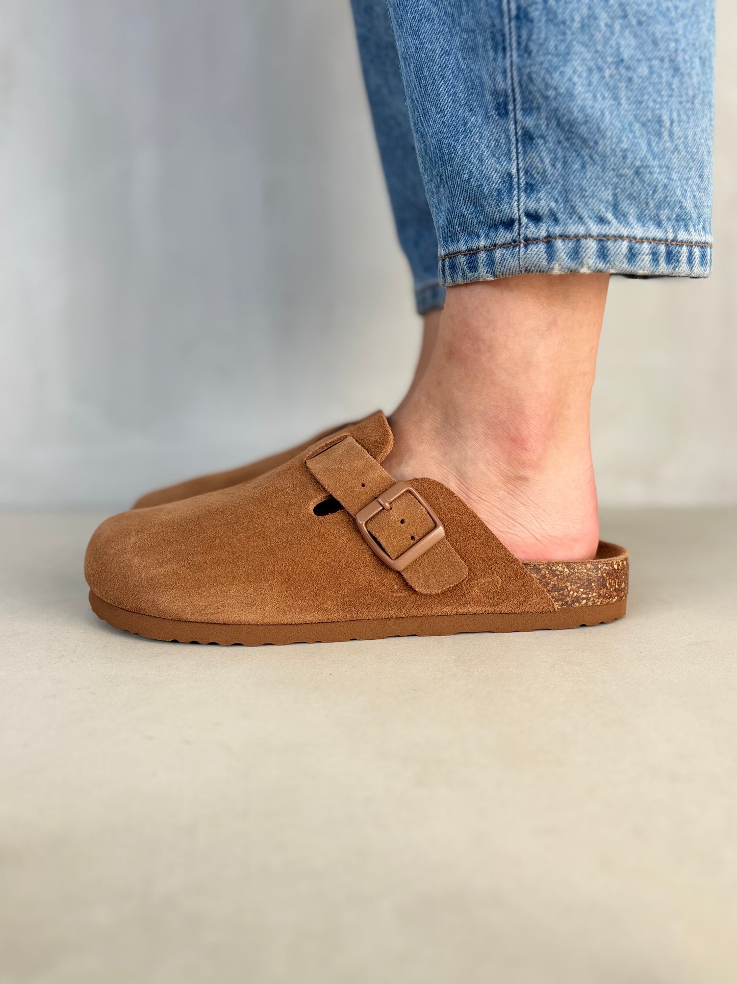 14373 – Sandalias tipo zueco color café tostado Unisex | Boston Zoé Shoes