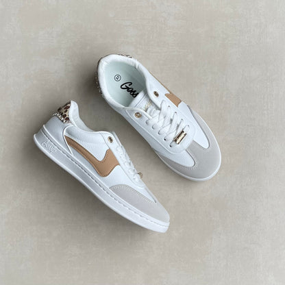 14317 – Zapatillas blancas con detalle beige y estampado animal print para dama